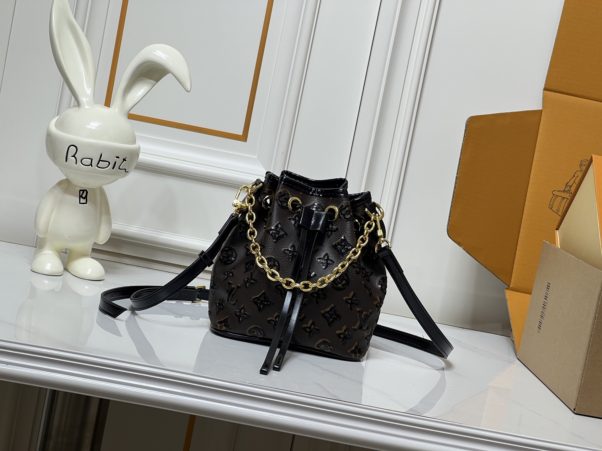 Louis Vuitton LV Classic Handbag Premium Canvas Model M24666 Zip Closure Weekend Getaway Luxury Accessory